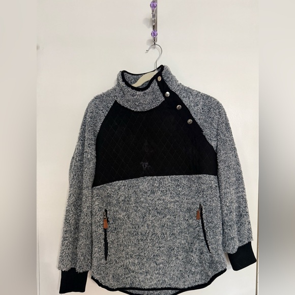 Sweaters - Sherpa Gray and Black Sweater
